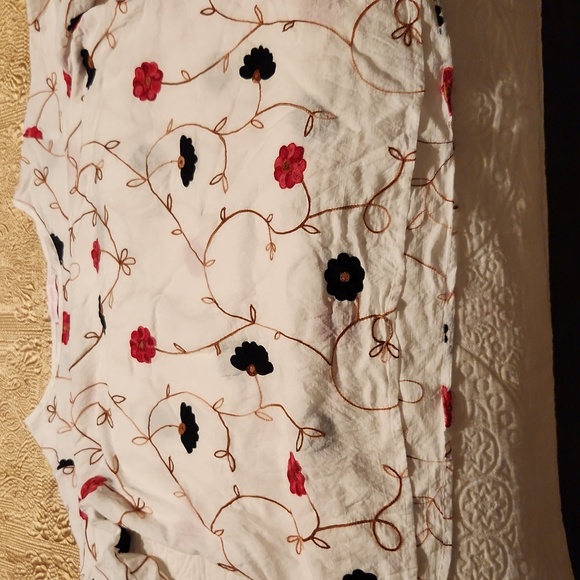 5 Parami design white and red and blue embroidery size 1x - Picture 2 of 6